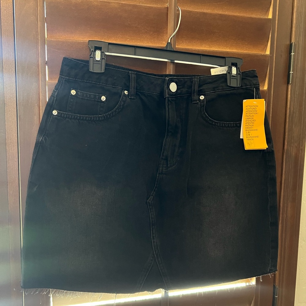 New with tags H&M Jean skirt size M / 6